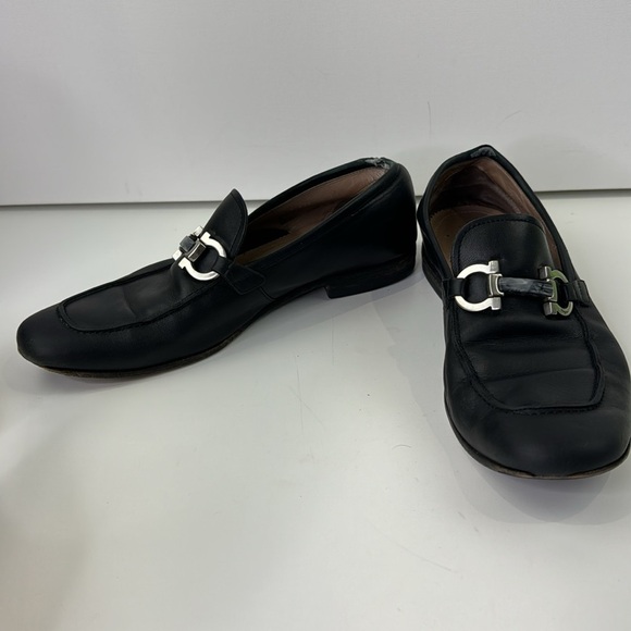 Salvatore Ferragamo Men's Black Leather Loafer Shoe - Picture 4 of 12